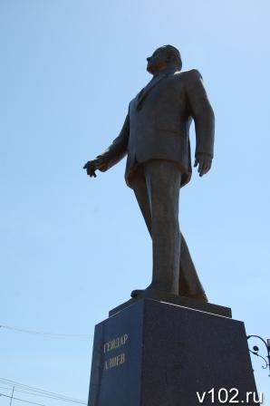 Памятник Гейдару Алиеву был торжественно открыт осенью 2010 года