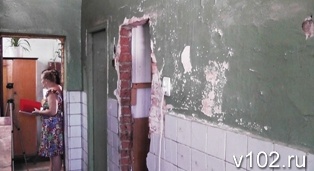 Но Михееву не до проблем жильцов общежития...