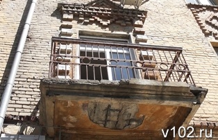 Люди существуют в невыносимых условиях.
