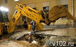 Повторный прорыв водопровода не позволил восстановить водоснабжение в Астрахани: 40 домов и 3 детсада остаются без воды