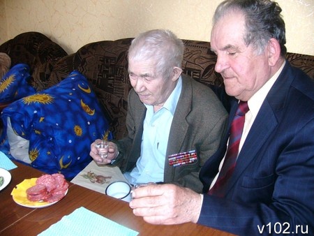 92-ой день рождения Михаила Андреевича Пугина (слева). Справа - Геннадий Пименов.