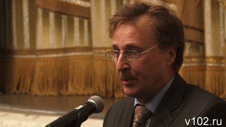 Директор музтеатра Волгограда Д. Асеев