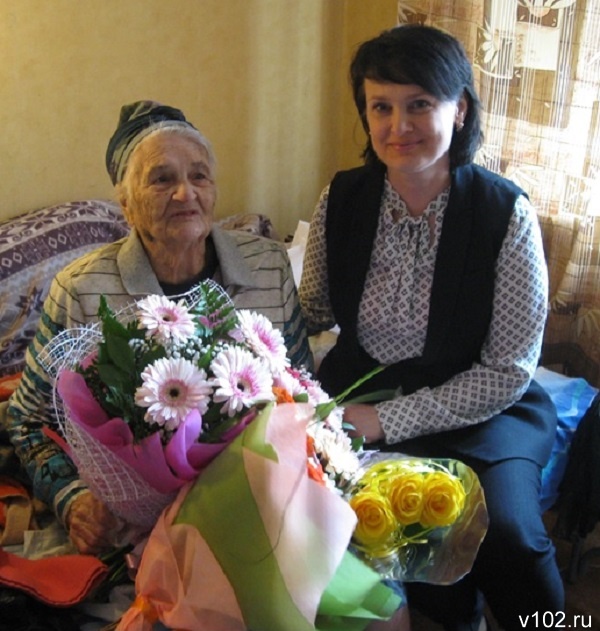 В Волгограде 100-летний ветеран труда принимает поздравления