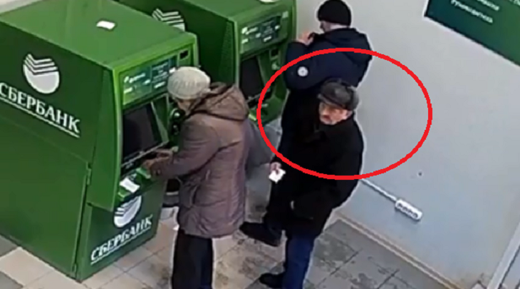 В Волгограде разыскивают похитителя забытых в банке денег (ВИДЕО)
