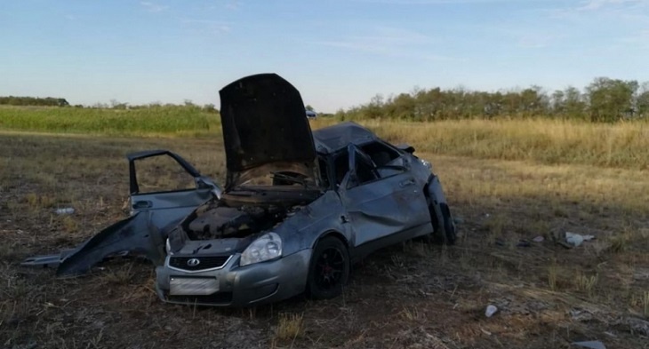 Молодая женщина в Волгоградской области погибла в перевернувшейся машине