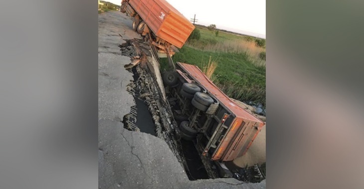 После обрушения моста в Волгоградской области наказали дорожника