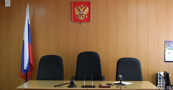 Взятка за три телефона: инспектор ФСИН в Волгоградской области идет под суд