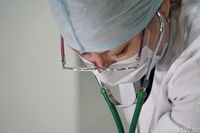 Врачам в Волгограде готовы платить 80 тысяч рублей