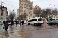 Из-за утреннего ДТП с маршруткой пр. Ленина замер в пробке