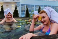 Зимняя сказка Волгограда: рождественские скидки в термобассейне «Акватория» и открытие «Центра зимнего отдыха O₂»