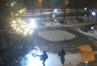 «Били, как боксерскую грушу»: в Волжском три девицы повредили световую фигуру