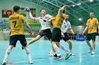 В матче на три результата волгоградский «Каустик» спас игру за 4 секунды до конца