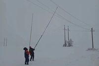 Энергетики показали, как плавят снег на ЛЭП под Волгоградом