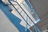 В школе Волгограда 7-классник упал в лестничный пролёт на перемене