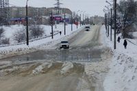 В Волгоградской области на 3,5 часа перекрыли дорогу из-за гигантской лужи