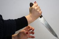 В Волгограде 21-летняя рецидивистка едва не зарезала гостя отчима