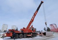 В ЦПКиО из КНР привезли 30-тонные колонны для гигантского колеса обозрения