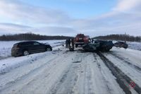 Два человека погибли в лобовом ДТП на снежной трассе под Волгоградом