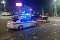 Камера записала эпичное столкновение BMW с Honda на пустой дороге в Волгограде