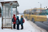 89 волгоградских школьников с весны ещё ждут обещанный школьный автобус