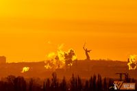 Завораживающие фото новолуния сделал волгоградский фотограф