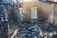 Под Волгоградом из-за проводки сгорел дом: хозяин в больнице