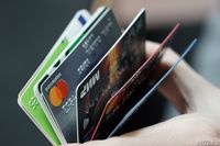 В Волжском пенсионеру грозит 3 года колонии за продажу банковской карты