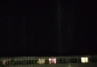 Странные столбы света на ночном небе сняли жители Волгоградской области