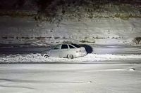 Под Волгоградом спасатели эвакуировали пять человек из снежной ловушки