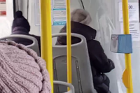 Жители Волгограда пожаловались на «собачий» холод в автобусе №88