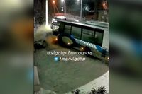 В Волгограде автобус №61А протаранил машину многодетной семьи