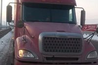 В Волгограде у дальнобойщика на дороге отобрали тягач