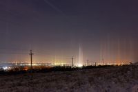 Фотограф заснял световые столбы в небе над южной окраиной Волгограда