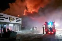 Площадь пожара на складе в Волгограде увеличилась до 1500 кв. метров