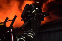 Пожар на складах в Волгограде локализован на площади 1500 кв.м.