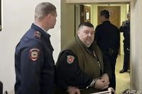 Суд оставил в СИЗО обвиняемого в серии вымогательств блогера Ульянова