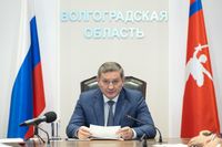 Бочаров поручил ограничить движение фур в регионе из-за снегопада