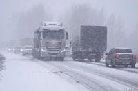Трассы в Волгоградской области закрыли из-за аномального снегопада