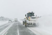 В Волгоградской области дороги от снежного коллапса спасали 370 спецавтомобилей