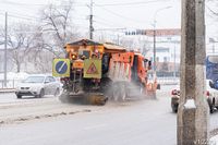 На волгоградские дороги ночью высыпали 1000 тонн реагентов