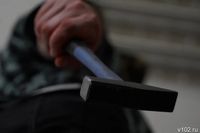 Волгоградец изуродовал подруге лицо молотком: раздробил челюсть