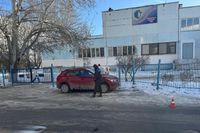 В Волгограде ребенок попал под колеса иномарки из-за скользкой дороги у гимназии