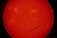 Астрономы увидели на Солнце адресованный землянам смайлик