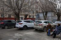 В суде Волгограда водитель отбился от штрафа за парковку на «зеленке»