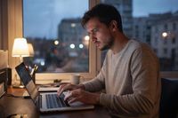 Настырный волгоградец в 17-й раз получил штраф за оскорбление органов власти в соцсетях