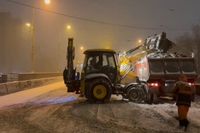 В Волгограде коммунальные службы всю ночь боролись с последствиями снегопада
