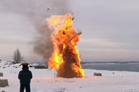 Прощай зима: в ЦПКиО Волгограда сожгли 10-метровое чучело Масленицы