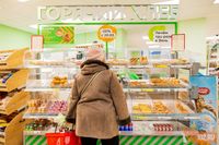 Зубы на полку? Как изменились цены на продукты и товары в Волгограде за год