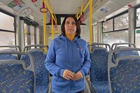 «Добрых и приветливых людей намного больше»: водитель троллейбуса рассказала, как случайная подработка стала делом всей ее жизни