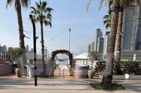 «С бокалом вина и красивая»: как волгоградцы переживают происходящее в Дубае